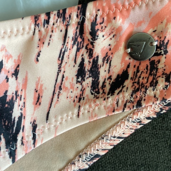 NWT Gymshark V bikini bottoms multiple sizes - Picture 4 of 4